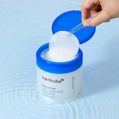 Aqualum Facial Toner Pads - Salicylic Acid Toner in a clear jar with blue lid, featuring textured exfoliating pads for clear skin and pore care.